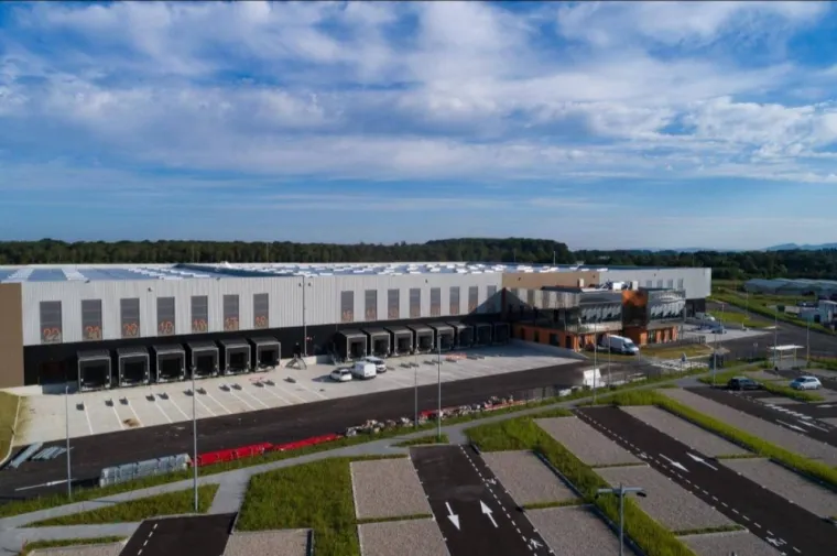 Installation de destratificateurs d’air dans un entrepôt à Saint-Étienne, Saint-Étienne, BJ Connect 42